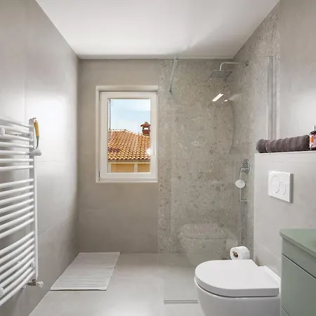 Paris Vila *